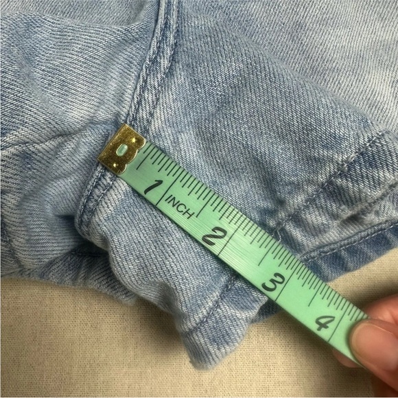 American Eagle Mom Short Paper Bag Light Wash Denim Jean Button Women’s Size 6 - Picture 12 of 12